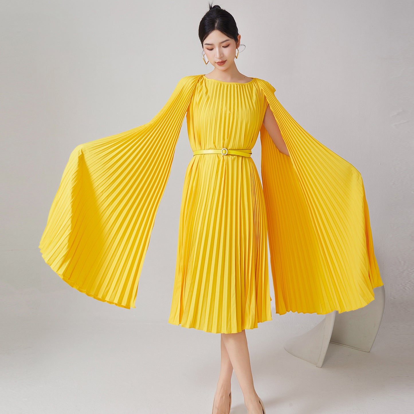 2025 Hot trade pleated dress women's high-end new irregular cloak loose lace-up medium and long dress skirt tide