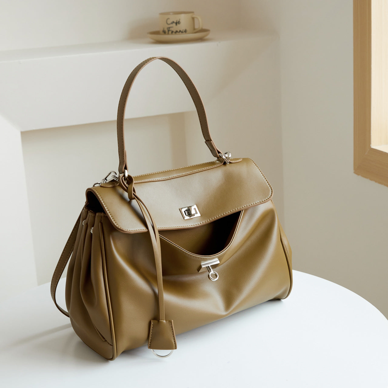 New popular autumn large-capacity tote bag, simple commuter versatile shoulder bag, premium texture women's bag