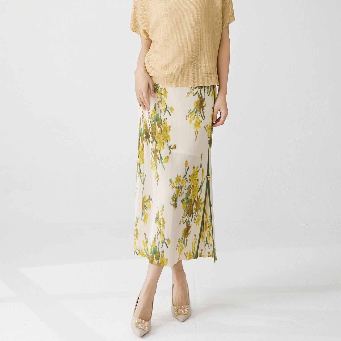 2025 National style retro skirt summer women's medium and long hot-selling printed split-ended temperament elegant high waist pleated hip skirt