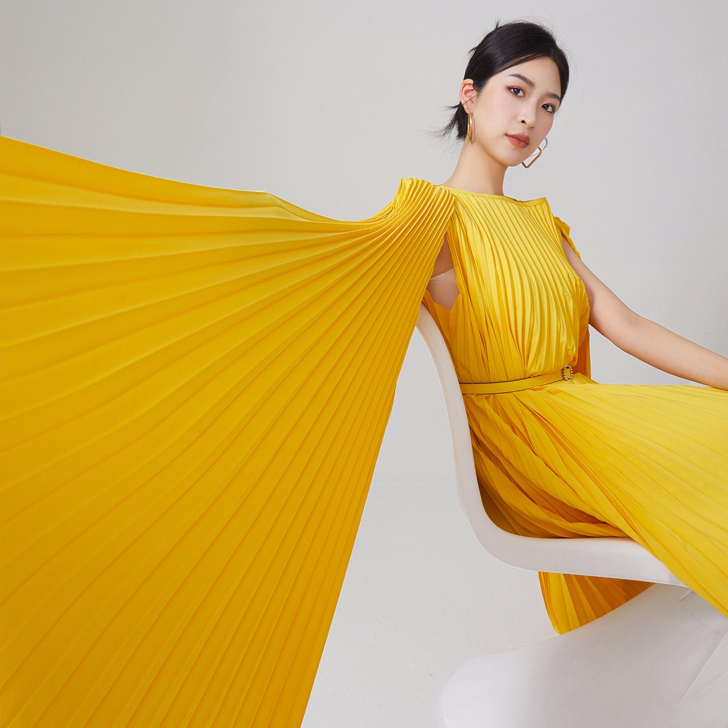 2025 Hot trade pleated dress women's high-end new irregular cloak loose lace-up medium and long dress skirt tide