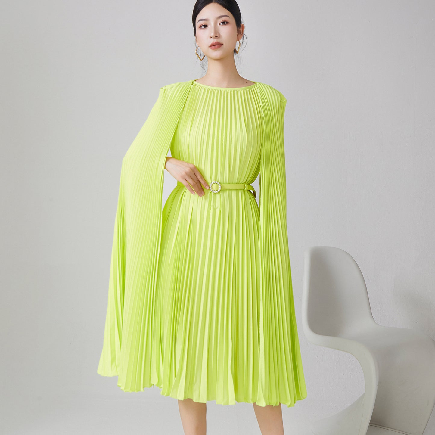 2025 Hot trade pleated dress women's high-end new irregular cloak loose lace-up medium and long dress skirt tide