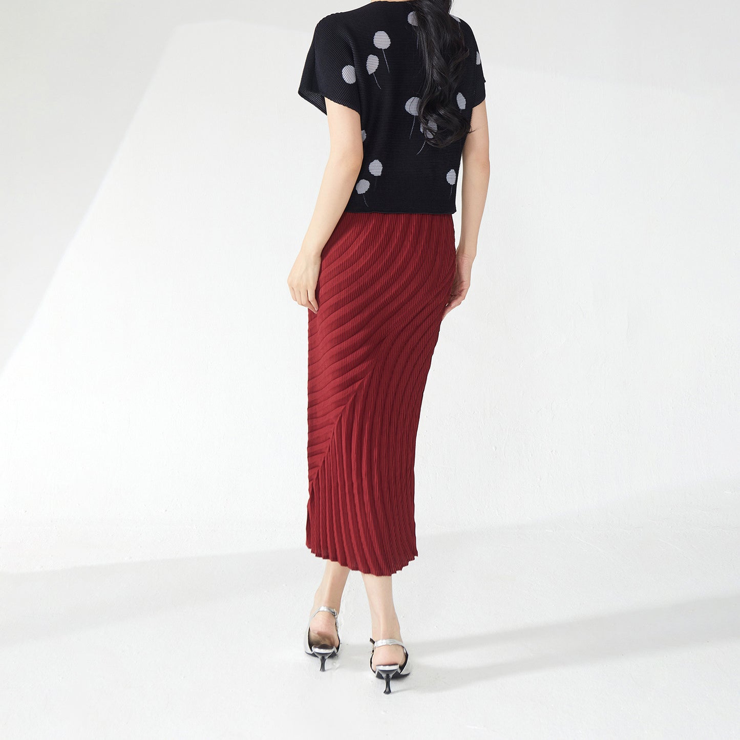 2025 counter quality skirt new medium and long elastic waist loose irregular one-step pleated hip skirt