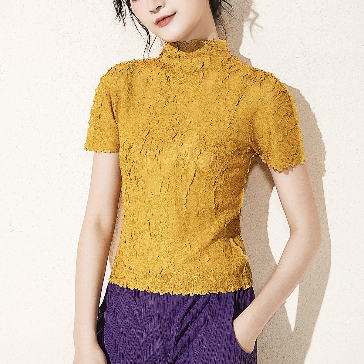 2025 basic hot-selling short-sleeved top women's summer slim-fitting high-end sense fashion temperament semi-turtleneck versatile T-shirt