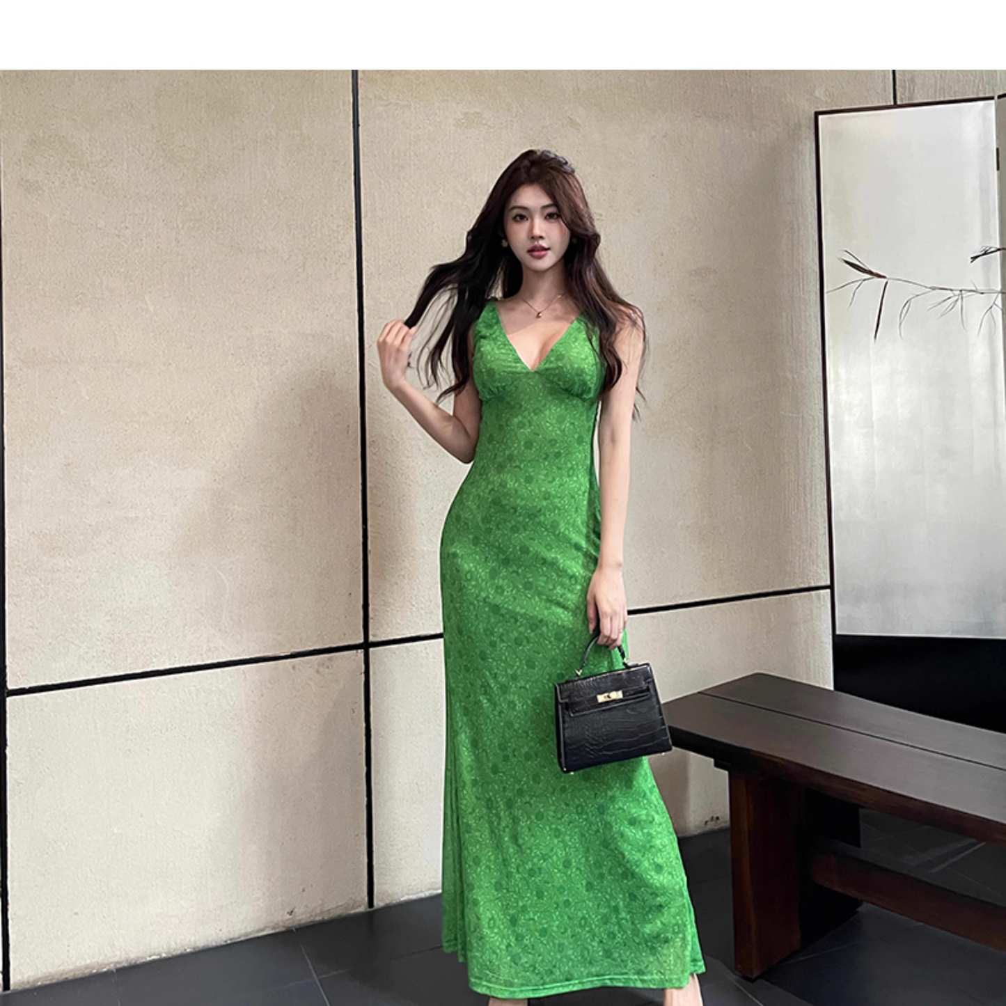 - Green V-neck dress GEU1172