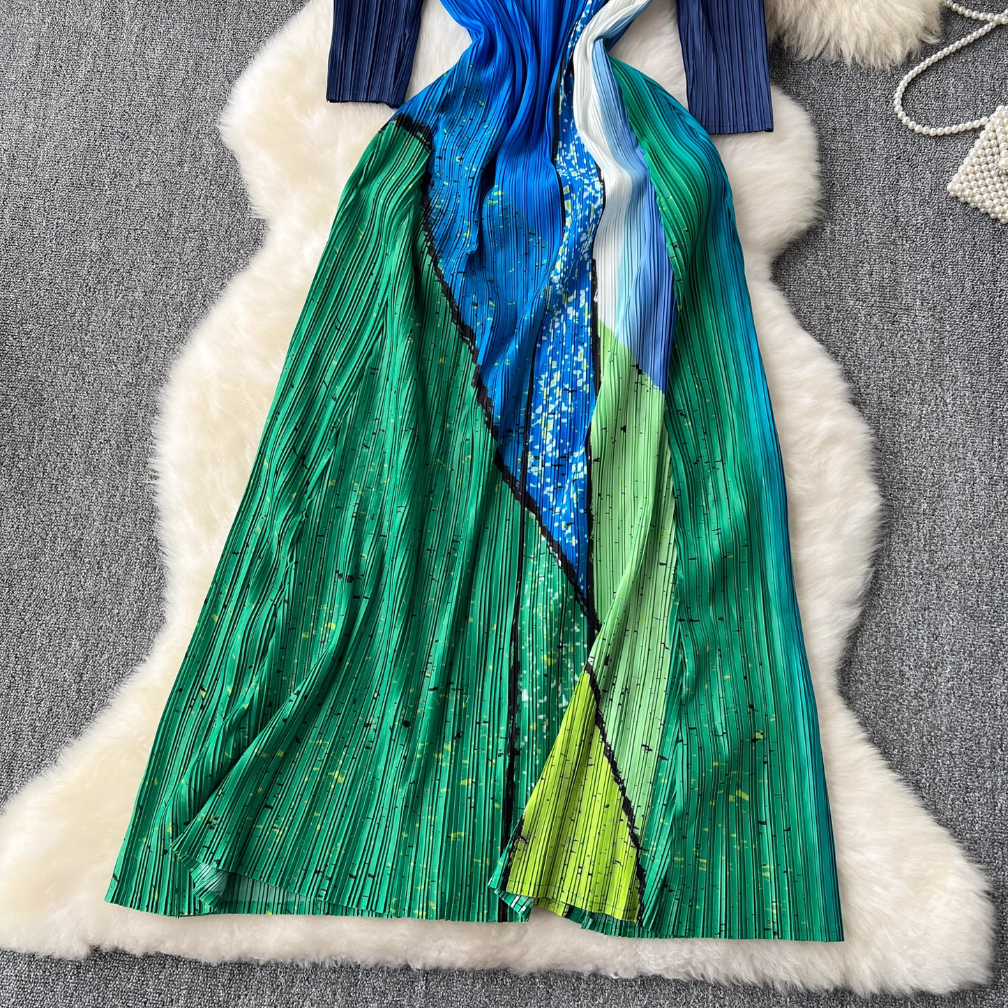 - Fashionable color block pleated long dress GEU1085