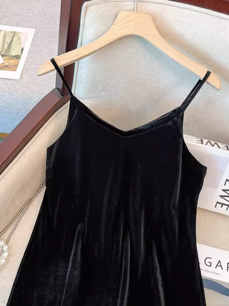 - Black velvet slip dress GEU719