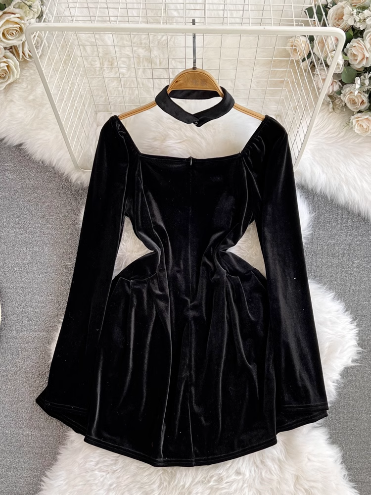 - Black velvet square neck A-line dress GEU996