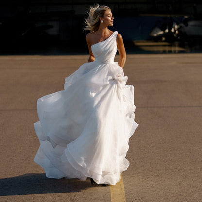 One Shoulder A Line Wedding Dresses Sleeveless Pleat Floor Length Bohemian Beach Vestido Noiva Sereia Gowns