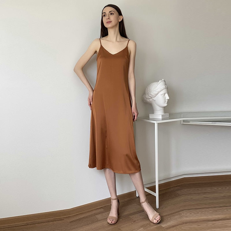 Sexy V Neck Spaghetti Strap Stain Dresses Women Backless Party Dress 2022 New Elegant Fashion Solid Streetwear Midi Length Dress