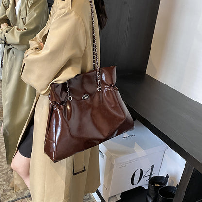 VMTVR 2025 Retro oil wax leather large-capacity bag women's popular new high-end commuting shoulder bag going out to work tote bag