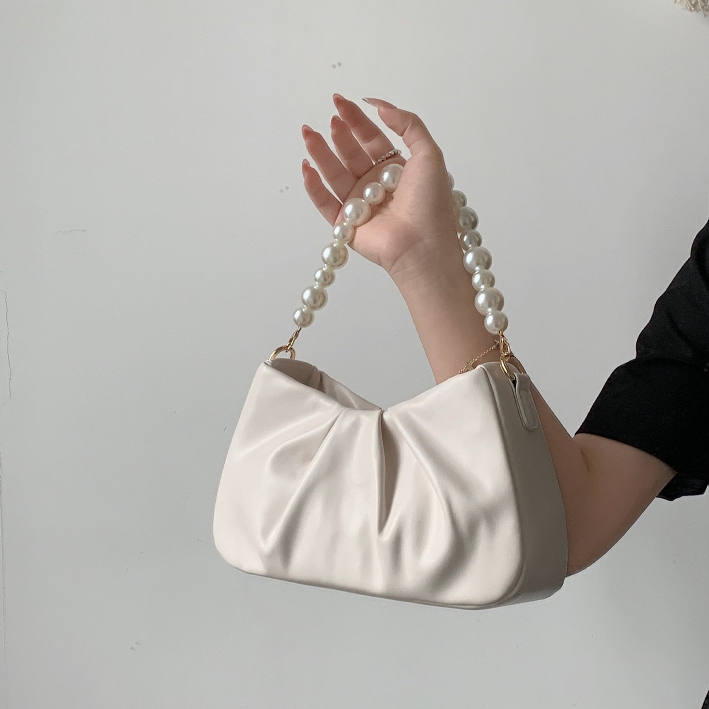 VMTVR 2025 Folded niche design high-end bag women's summer 2025 new trendy versatile pearl portable cloud bag messenger bag