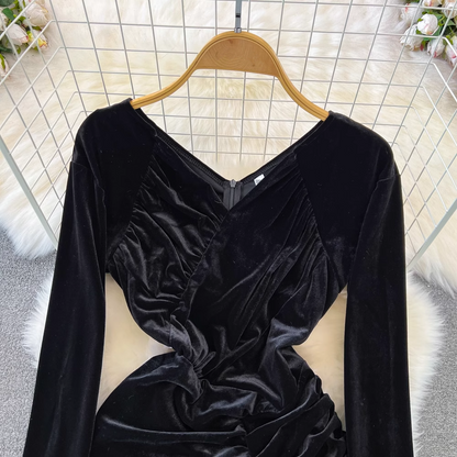 - Long-sleeved V-neck pleated waist mid-length irregular slit velvet dress  GEU811