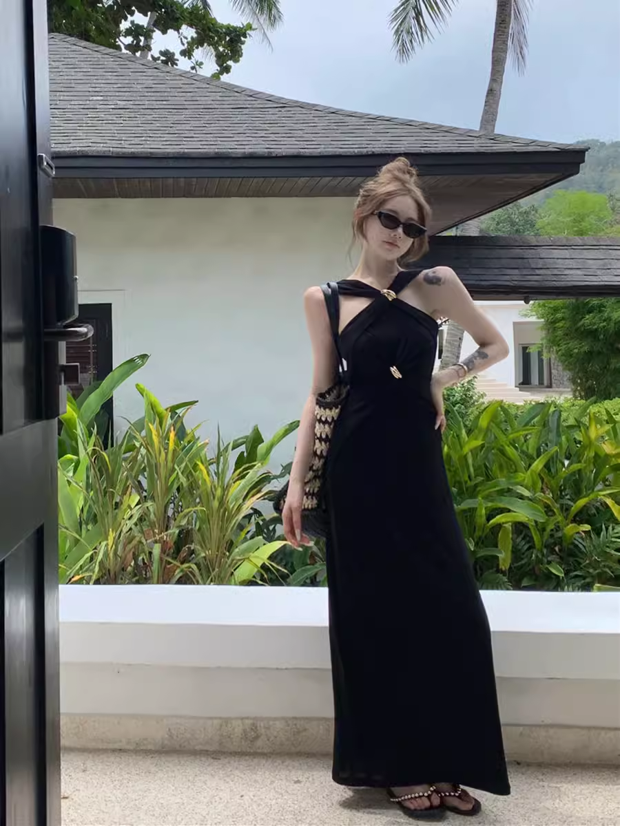 - Retro black long dress GEU1532